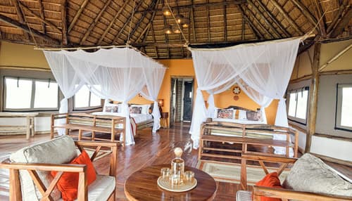 Aardvark Safari Lodge, Room