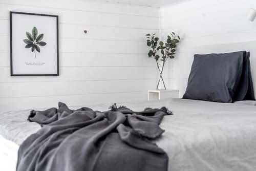 Waterfront Cabins, Room