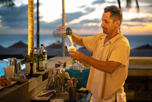 Apenunga Eco Hotel, Poolside bar