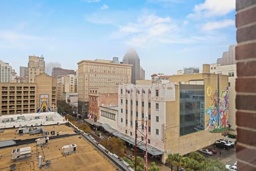 The Maverick, powered by Placemakr - River Walk