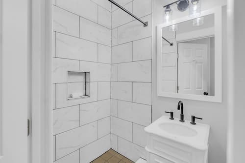 Brewerytown Gem 1BR Apartment W Oxford, Bathroom