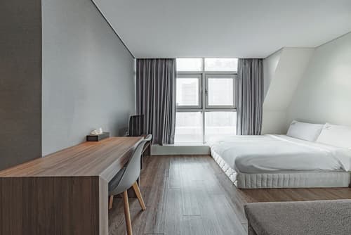 Brown Suites Hotel Sinchon Central