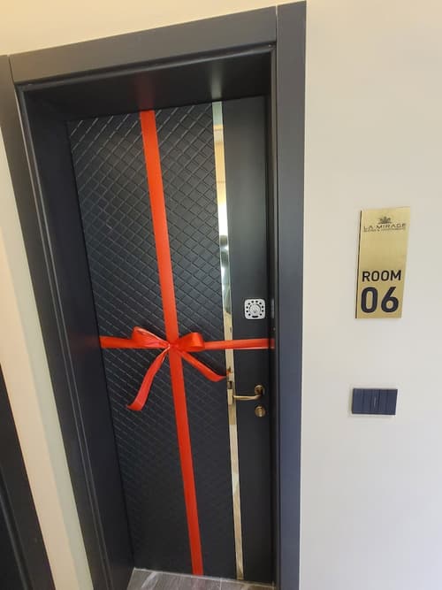 La Mirage Suites & Apartments, Interior entrance