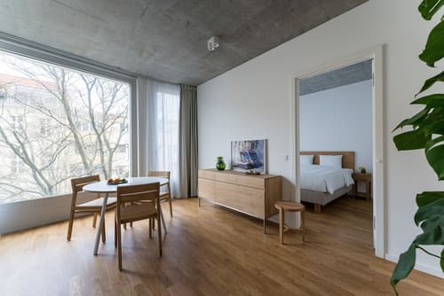 Carlotta Apartments, Room