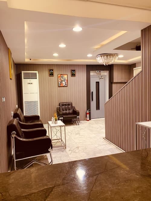 Lina hotel, Reception