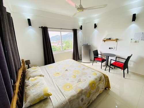 Oceanic View Apartments, Room