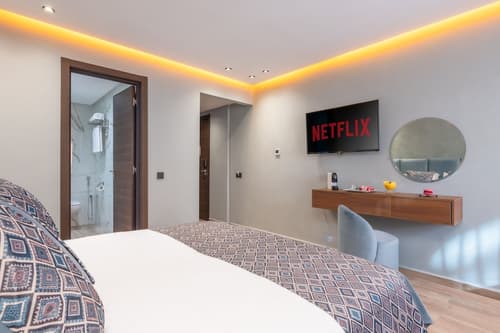 Swiss Continental Hotel, Room