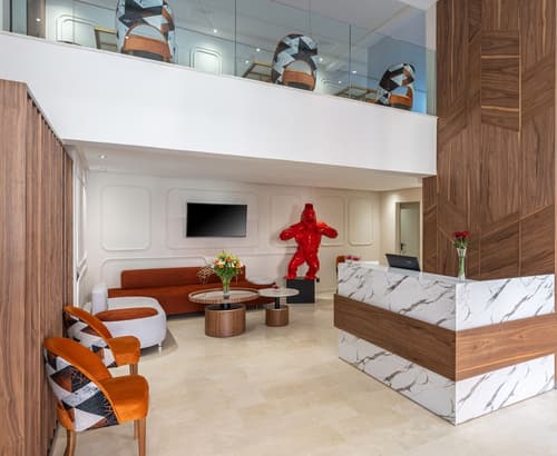 Swiss Continental Hotel, Reception