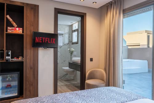 Swiss Continental Hotel, Room