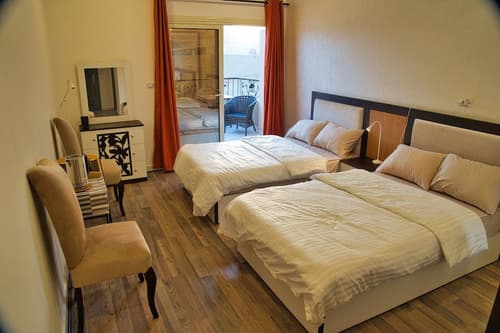 Narmer Pyramids View, Room