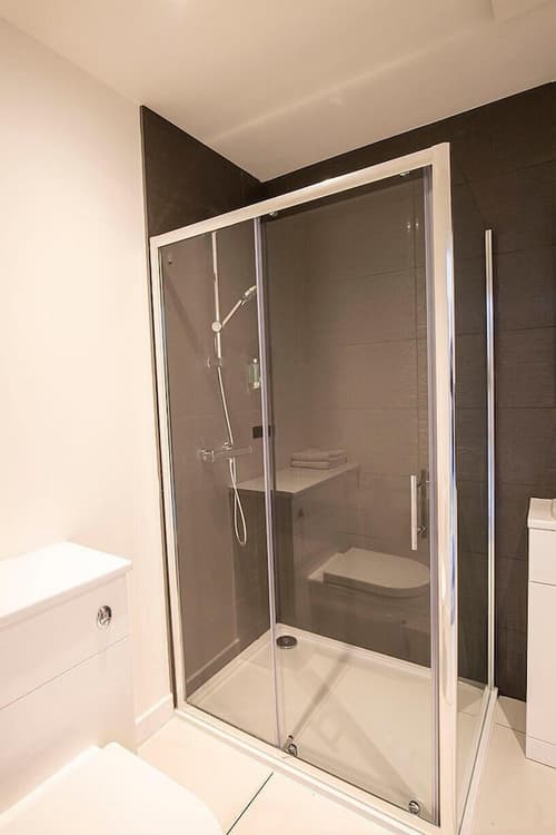 Crown Court Hotel & Bar., Room