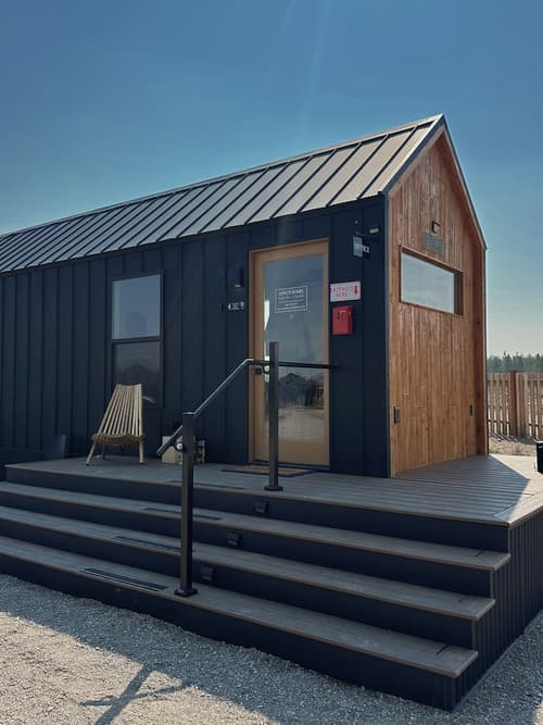 Yellowstone Peaks Hotel