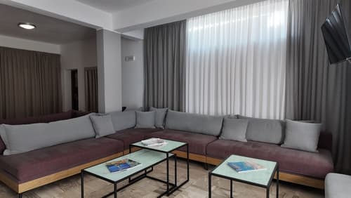 Marybill, Lobby sitting area