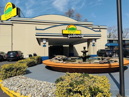 Gateway Hotel, Exterior