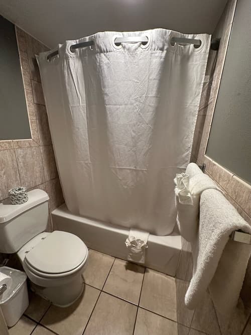 Gateway Hotel, Bathroom