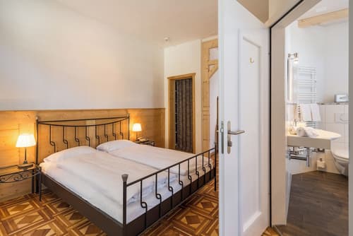 Carlton-Europe Vintage Adults Hotel