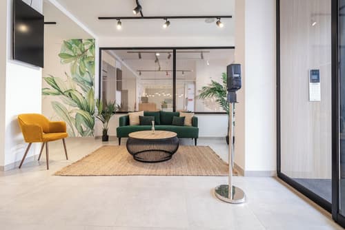 Roots Hotel, Reception