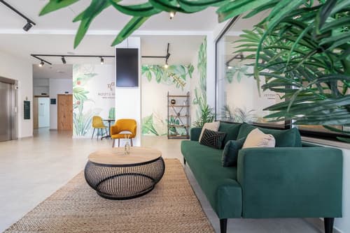 Roots Hotel, Reception