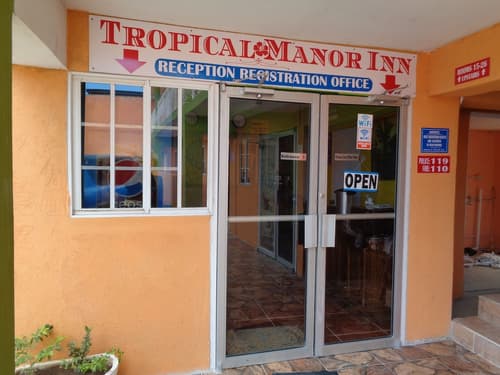 Tropical Manor Inn, Reception