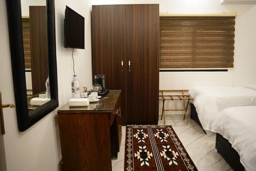 Mansi Residence, Room