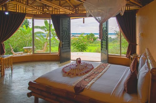 Hanchey Bamboo Resort, 