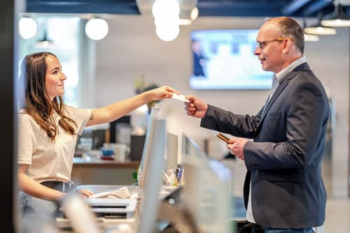 Akena Serris  Val d'Europe, Reception