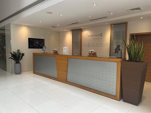 Golden Tulip Muscat, Reception