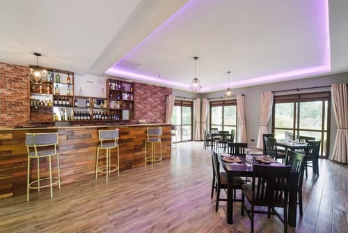Kabale Safari Club, Bar (on property)