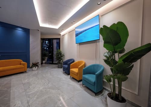 Hotel Dior, Reception