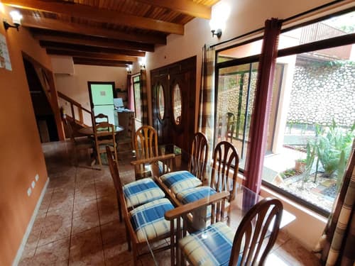 Mi Casa Su Casa, Lobby lounge