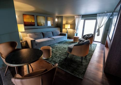 Columbus Urban Resort, Lobby sitting area