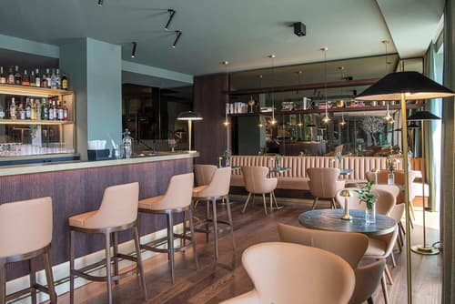 Columbus Urban Resort, Bar (on property)