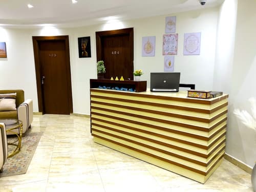 Flower Pyramids Inn, Reception