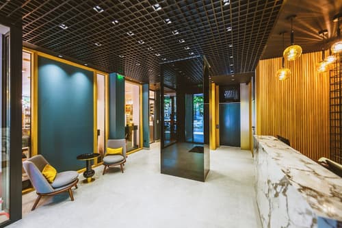 B1 Downtown Hotel, Reception