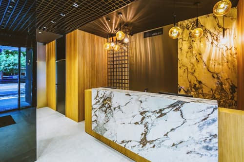 B1 Downtown Hotel, Reception