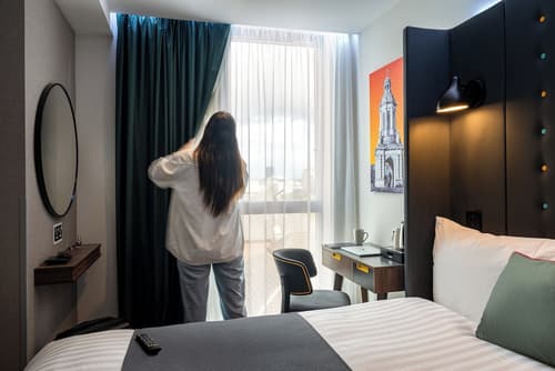 Point A Liberties, Room