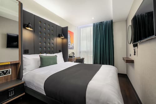 Point A Liberties, Room