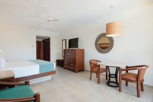 GR Solaris Lighthouse Los Cabos