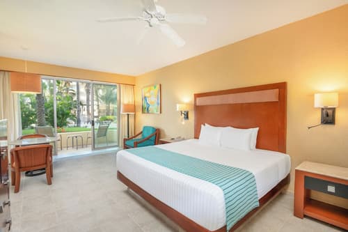 GR Solaris Lighthouse Los Cabos