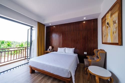 Palm River Boutique, Room