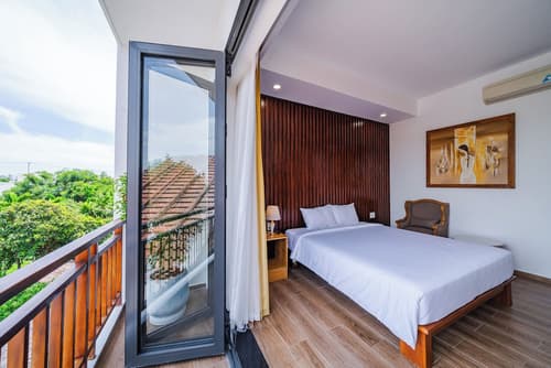 Palm River Boutique, Room