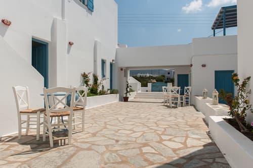 Fivos Apartments, Interior entrance