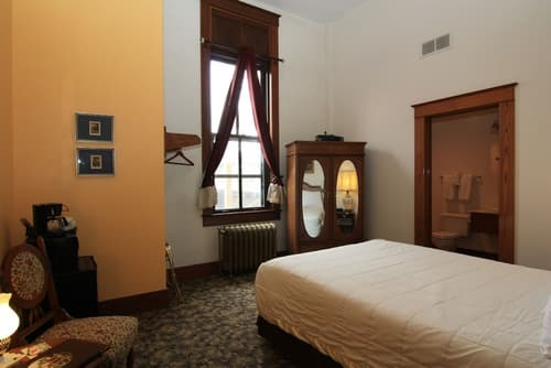 Town Hall Inn, Room