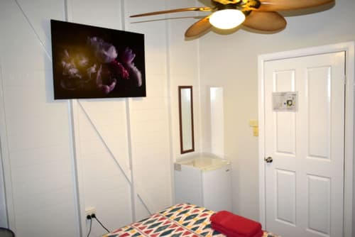 Travellers Paradise Heritage Historical Place - Hostel, Room