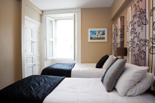 7 Cross Street, Room