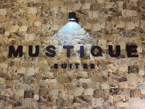 Mustique Suites Curacao, Reception