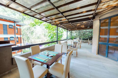 Heri Heights Hotel Apartments, SureStay Collection by BW, Breakfast area