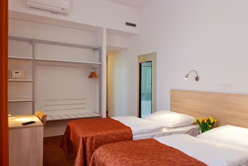 Hotel Ambiance, Room