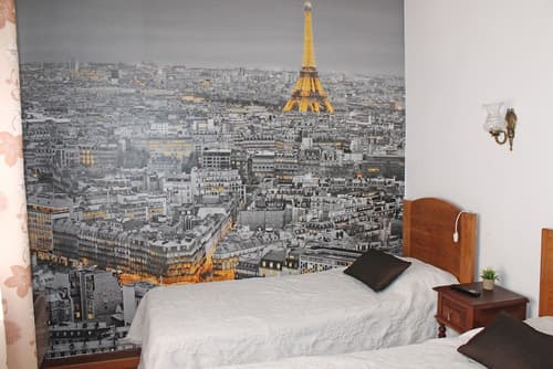 Pensão França, Primary image