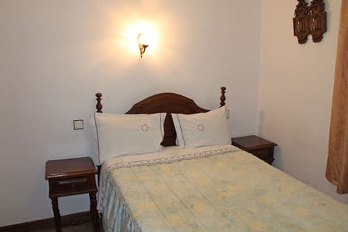 Pensão França, Room